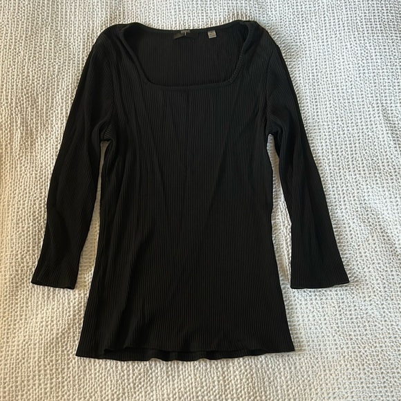 Tahari Sweaters - Taharai Black Square Neckline Ribbed Sweater